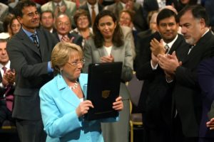 Presidenta Bachelet promulga reforma previsional.